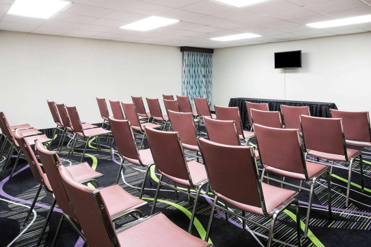 La Quinta Inn By Wyndham Davenport & Conference Center Εξωτερικό φωτογραφία