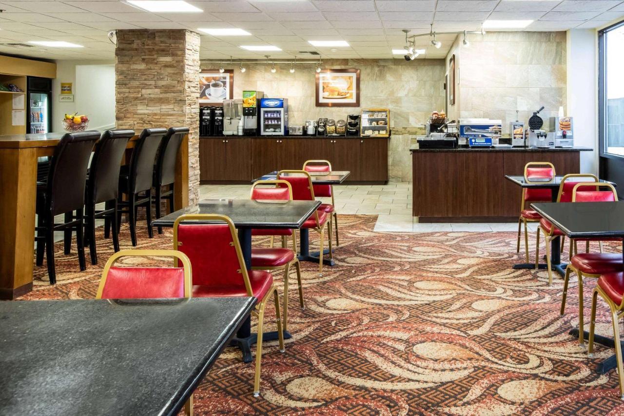 La Quinta Inn By Wyndham Davenport & Conference Center Εξωτερικό φωτογραφία